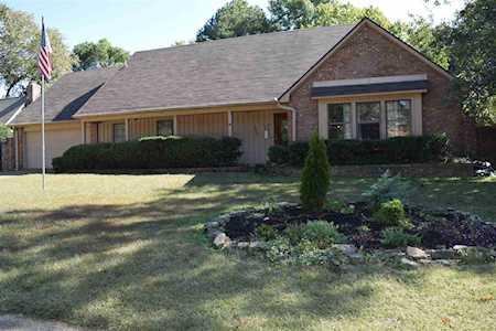 2876 Cross Country Dr Germantown, TN 38138