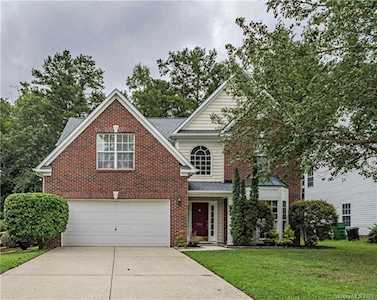 9916 Sandman Ln Charlotte, NC 28216
