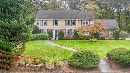 5 Iroquois Avenue Andover, MA 01810
