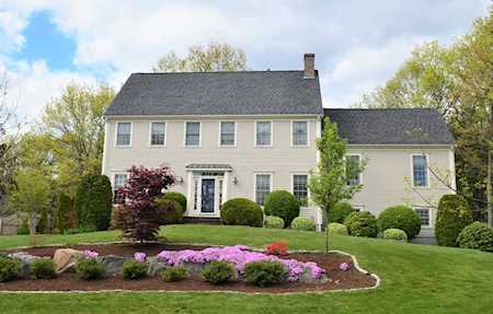 12 Harvestwood Ln Mansfield, MA 02048