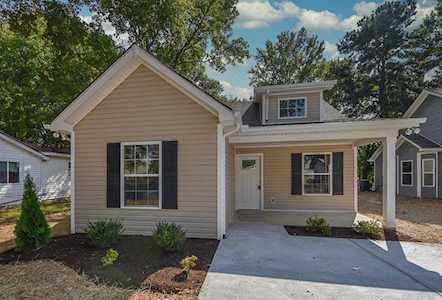 212A Strawberry Street Portland, TN 37148