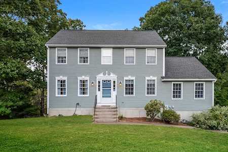 10 Kristin Ct Northbridge, MA 01534