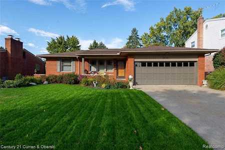 2919 Glenview Royal Oak, MI 48073