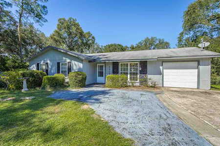 5312 Village Way Tallahassee, FL 32303