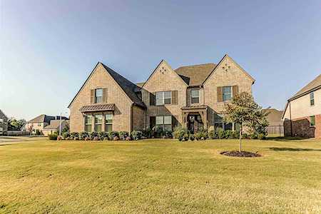 524 Fallen Timbers Ln Collierville, TN 38017