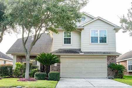 1818 Gillingham Way Pasadena, TX 77504