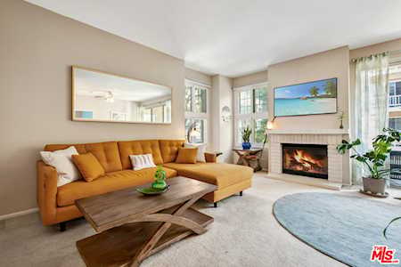 8505 Gulana Avenue #4202 Playa Del Rey, CA 90293