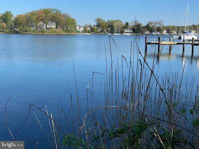 424 Melanie Ln Edgewater, MD 21037