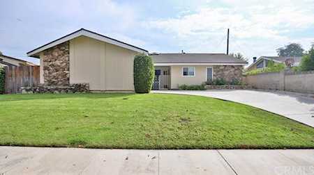 2633 Oakmont Avenue Santa Ana, CA 92705