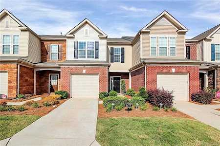2477 Diplomat Ln Charlotte, NC 28210