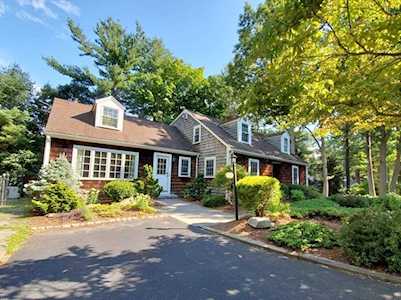 41 Mohawk Dr Acton, MA 01720