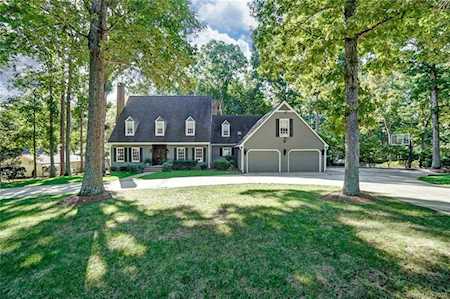 1 Pine Knoll Ln Lake Wylie, SC 29710