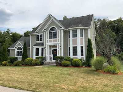 29 Regency Dr Dracut, MA 01826