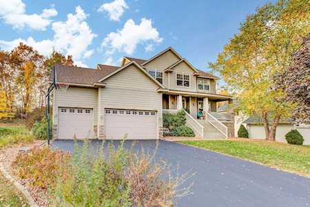 8868 Whispering Oaks Trail Shakopee, MN 55379