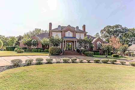 2515 Lennox Dr Germantown, TN 38138