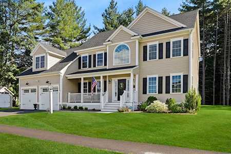 27 Edward Dr Littleton, MA 01460