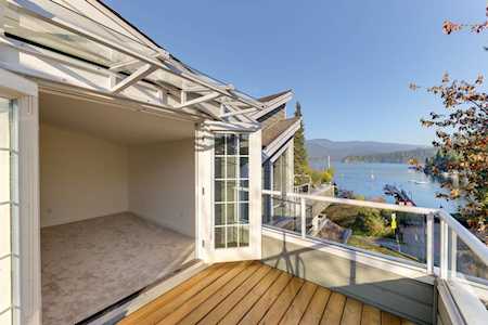 4390 Gallant Avenue #305 North Vancouver, BC V7G 1L2
