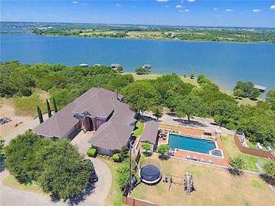 2031 Cordova Circle Granbury, TX 76049
