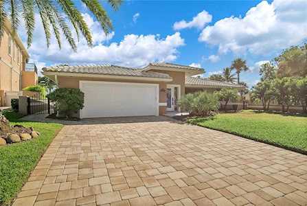 95 Harbor Dr Belleair Beach, FL 33786