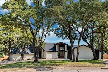 420 Lynndale Court Hurst, TX 76054