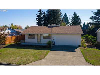 1590 Rainier Rd Woodburn, OR 97071