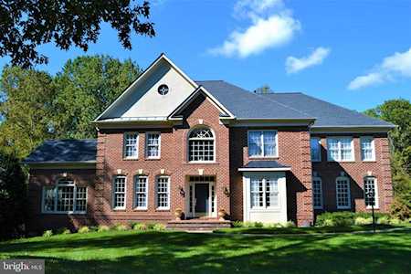 8208 Roseland Dr Fairfax Station, VA 22039