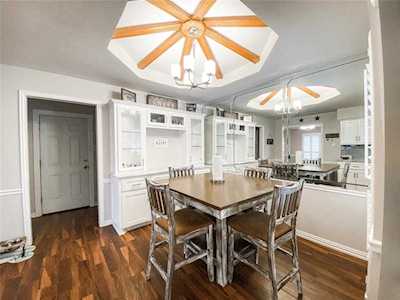 107 Deborde Circle Red Oak, TX 75154