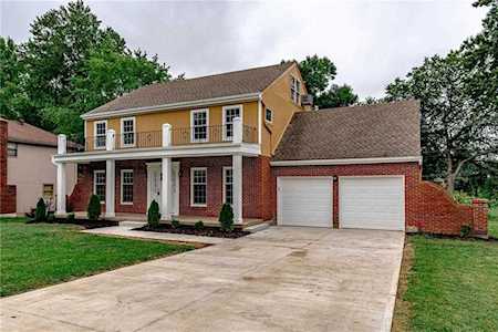 6118 N Bales Ave Gladstone, MO 64119