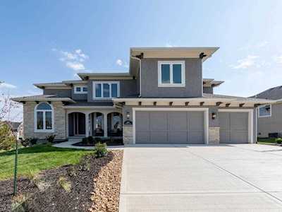 9387 Brownridge St Lenexa, KS 66220