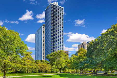 1555 N Astor St #17W Chicago, IL 60610
