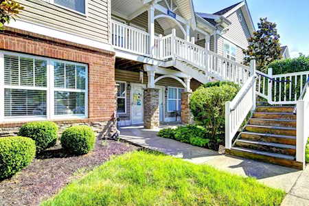 3802 Falcon Crest Dr #127 Louisville, KY 40219