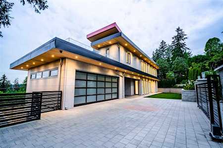 808 Esquimalt Avenue West Vancouver, BC V7T 1J8