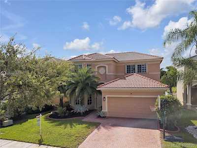 19448 SW 64th St Pembroke Pines, FL 33332