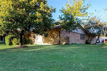 226 Merribrook Trail Duncanville, TX 75116