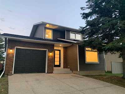 640 Woodpark Blvd SW Calgary, AB T2W 3R6