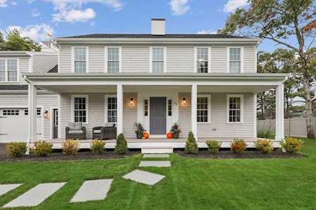 23 Stone Gate Dr Plymouth, MA 02360