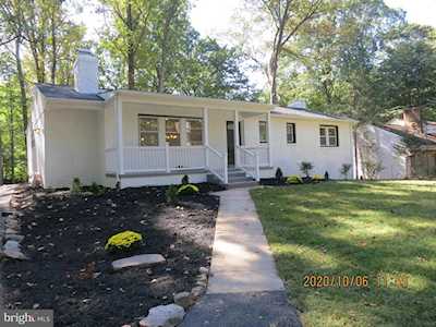 9221 Weant Dr Great Falls, VA 22066