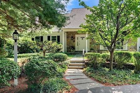 44 Donnelly Dr Dover, MA 02030