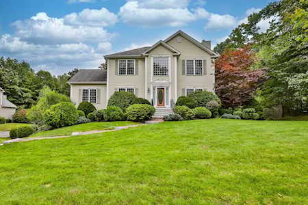 28 Rambling Rose Dr Manchester, NH 03109