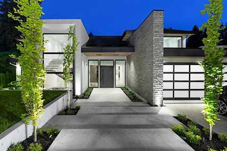 1017 Arlington Crescent North Vancouver, BC V7R 1K8
