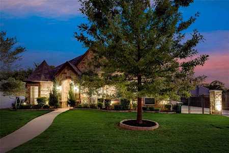 8200 Woods Lane North Richland Hills, TX 76182