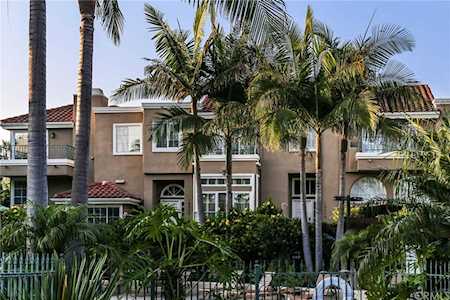 19232 Seabrook Lane Huntington Beach, CA 92648