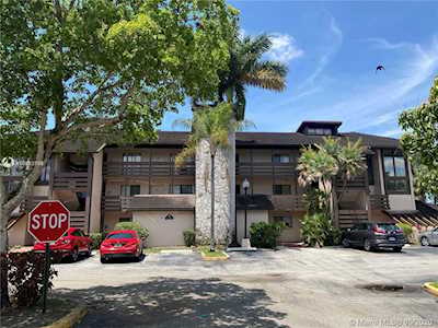101 SW 96th Ter #203 Plantation, FL 33324