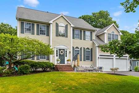28 Carriage House Ln Mansfield, MA 02048
