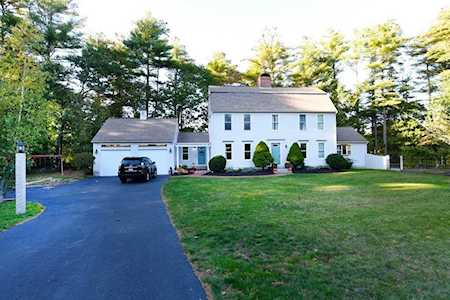 24 Round Hill Rd Kingston, MA 02364