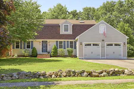 35 Donegal Way Mansfield, MA 02048