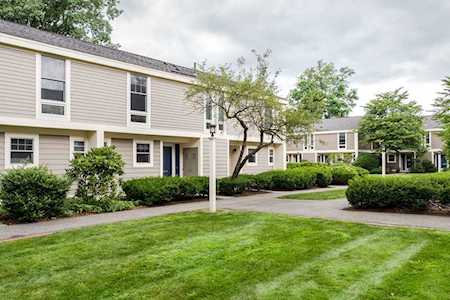 11 Oak St #11 Wellesley, MA 02482