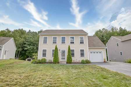20 Emerson Cir Pepperell, MA 01463