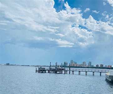 127 Bay Point Dr NE St Petersburg, FL 33704
