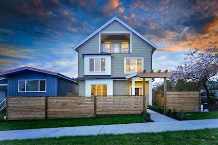 3002 Graveley Street Vancouver, BC V5K 3K4